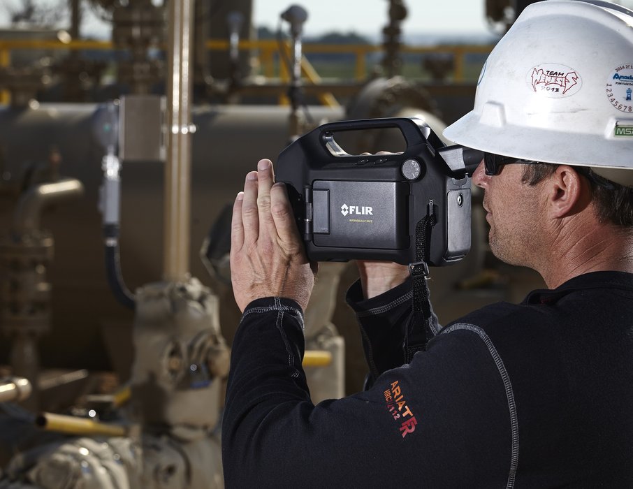 FLIR lance la caméra thermique de détection de gaz à sécurité intrinsèque FLIR GFx320 pour l'industrie pétrolière et gazière.
